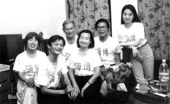小時候竟的馬云 和 創(chuàng)業(yè)時候的馬云 是這樣？(圖1)
